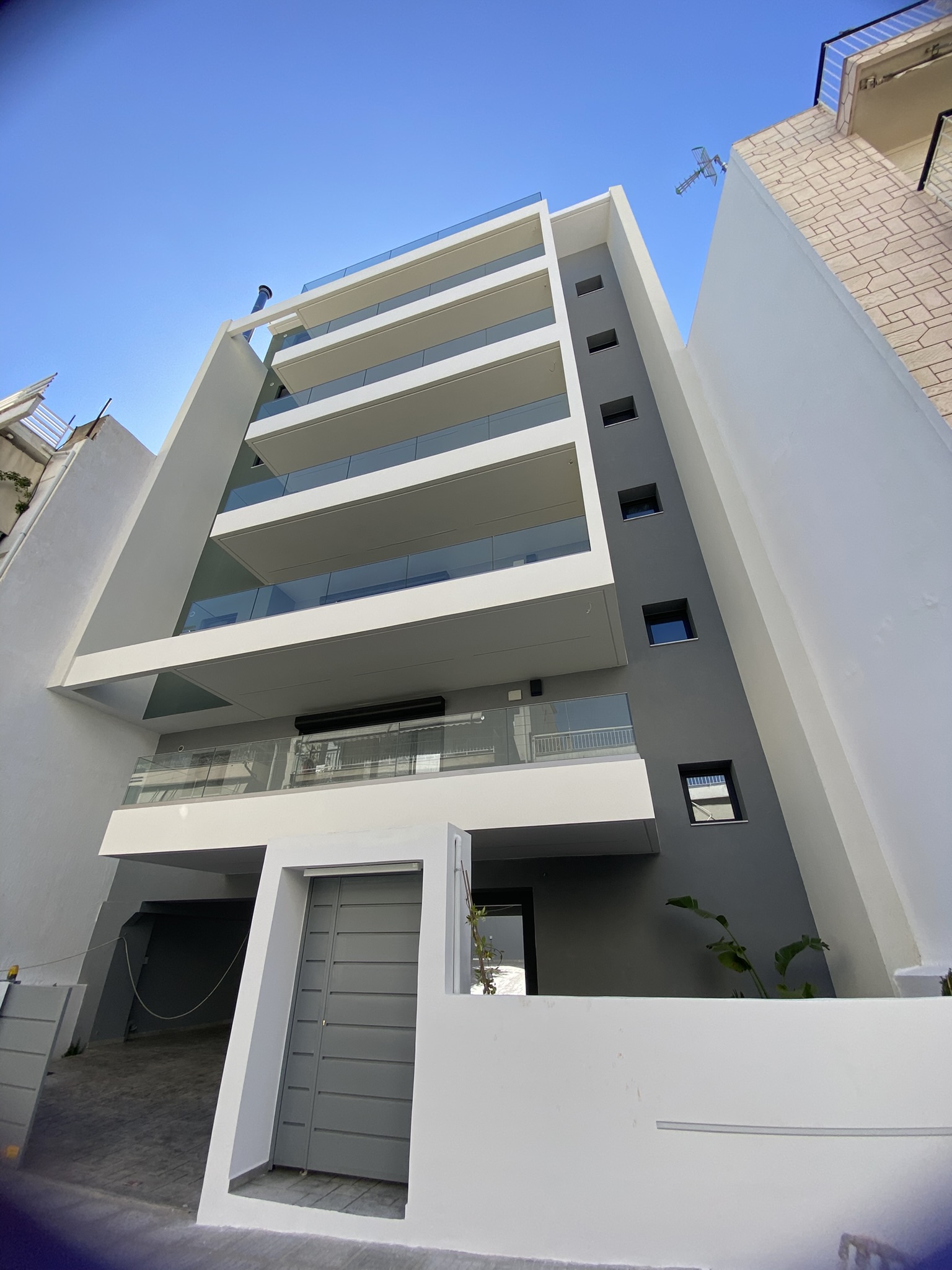Ολοκληρωμένη πολυκατοικία στον Άγιο Δημήτριο